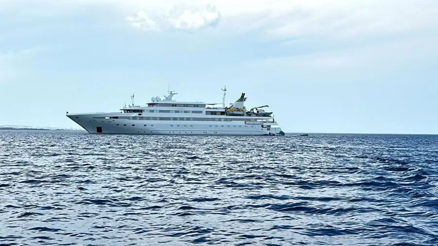 images L’imponente yacht “Lauren L” avvistato a largo di Squillace