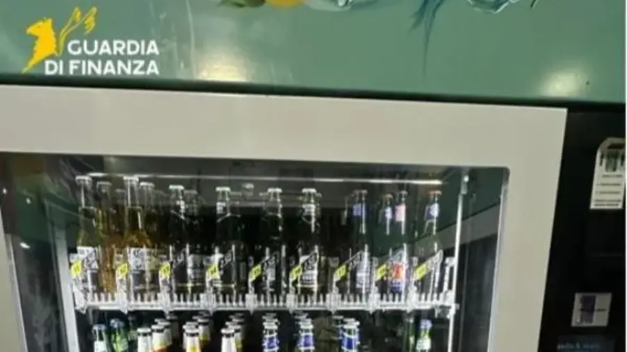 Sequestrati nel Cosentino 2 distributori che erogavano bevande alcoliche anche in orario notturno 