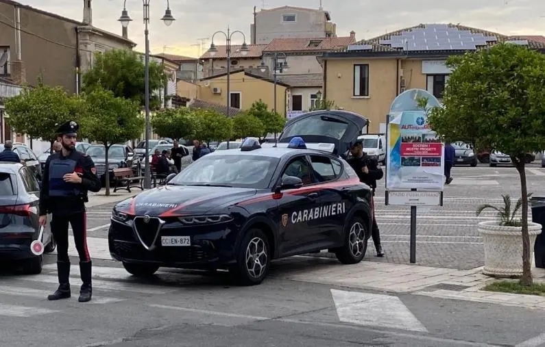 Rissa sulla spiaggia del Crotonese degenerata per una manovra: sette arrestati 