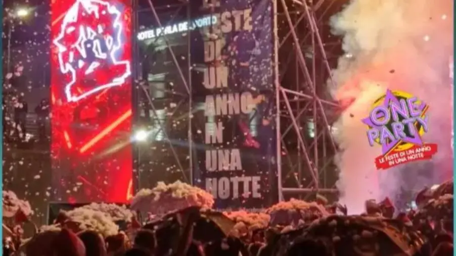 La pioggia non ferma ONE Party e il suo pubblico: al Porto di Catanzaro è festa fino a notte 