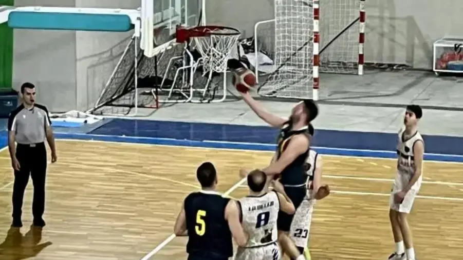 images Basket Academy Catanzaro regola a domicilio Savio Messina e mantiene la vetta in solitaria
