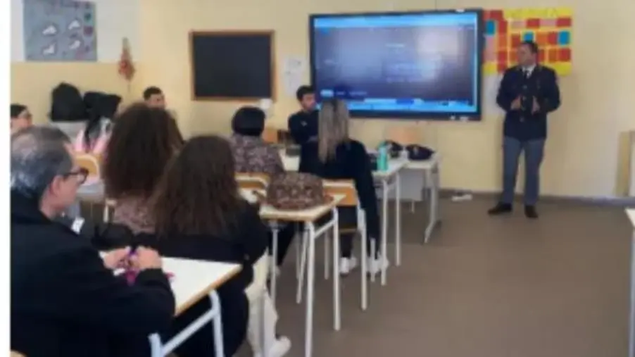 images Crotone, la Polizia al Centro provinciale per l’istruzione degli adulti