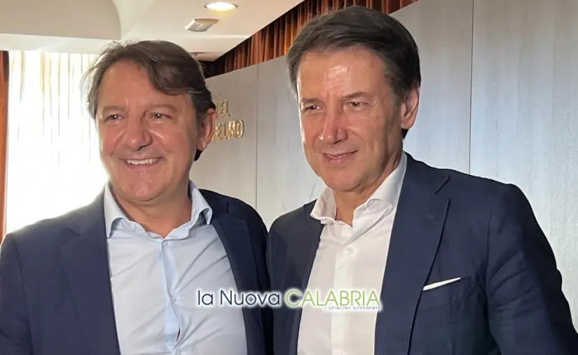 Regionali, Tridico a Catanzaro: “Sanità, reddito di dignità e infrastrutture interne le nostre priorità”