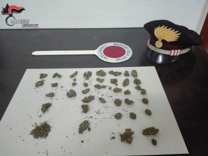 images Reggio Calabria, in auto con 30 dosi di marijuana: arrestato 