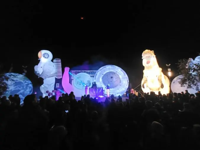 images Catanzaro, al Festival degli Aquiloni lo spettacolo delle luci notturne e le visite alla riserva naturale delle dune