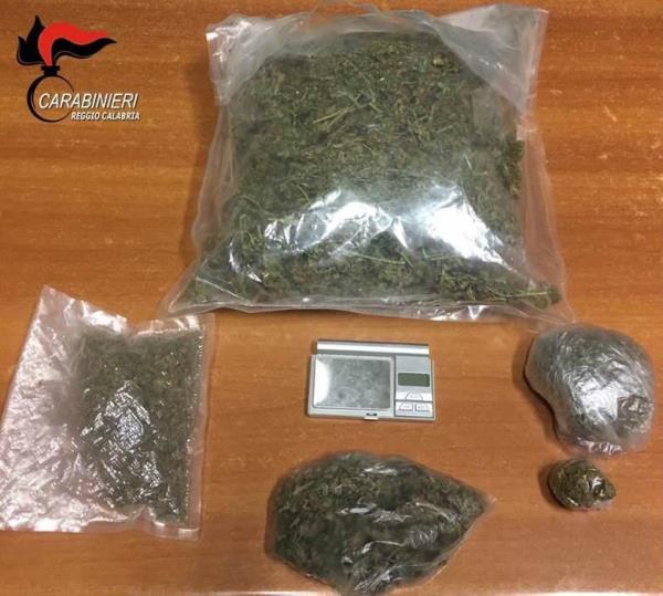 images Reggio Calabria, trovato con 750 grammi di marijuana: arrestato un 24 enne 