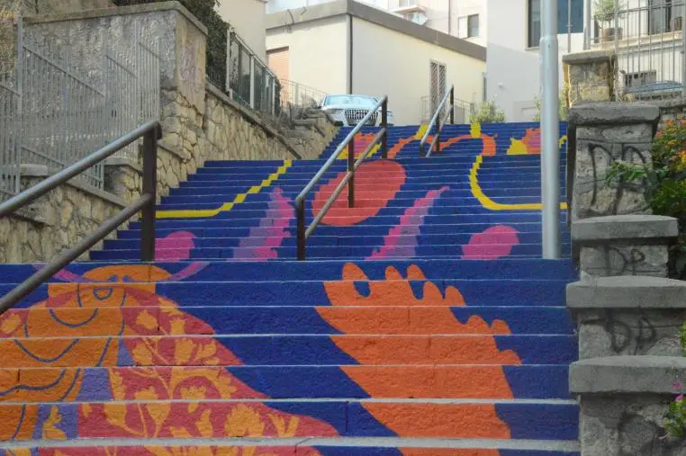 La nuova scalinata d’arte nel quartiere San Leonardo, la soddisfazione del sindaco Fiorita

