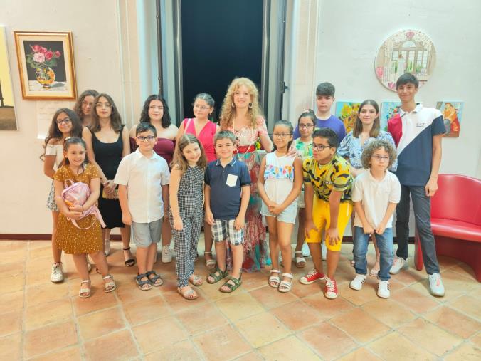 Corigliano Rossano, chiude i battenti con successo la mostra “Sibariti in arte” curata dalla pittrice Rossella d’Aula