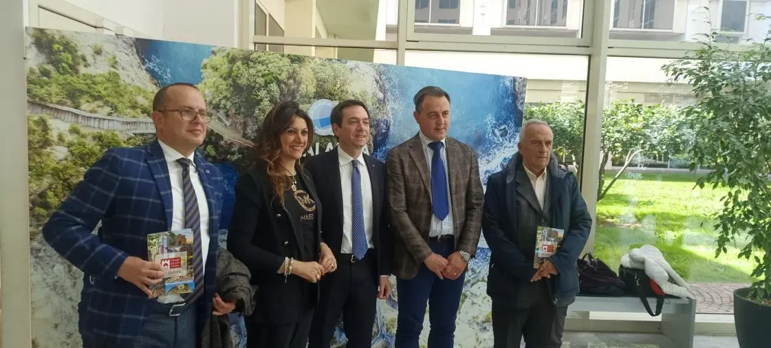 Aieta candidato a Borgo dei Borghi 2025, l'assessore regionale Varì: “Calabresi votate, dal 23 Marzo”