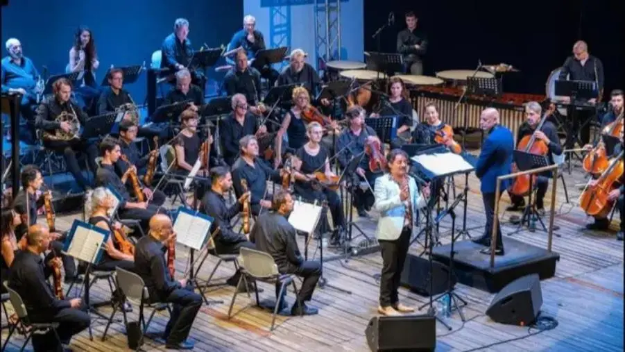 Peppe Voltarelli in tournée con l'Orchestra Sinfonica di Sanremo