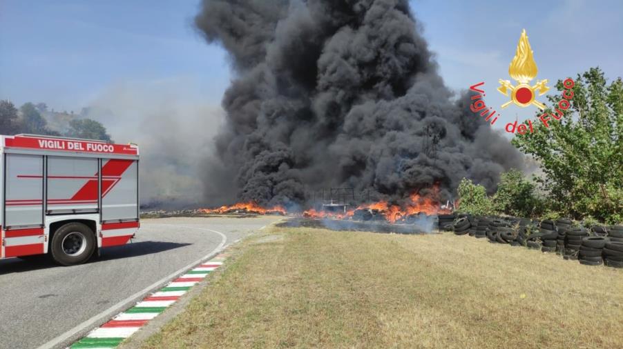 images Amato, a fuoco la pista Racing Kart "Due Mari"  