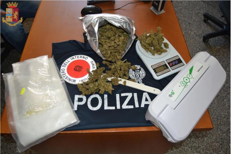 images Vendevano marijuana anche ai minorenni, arrestate tre persone a Tropea  