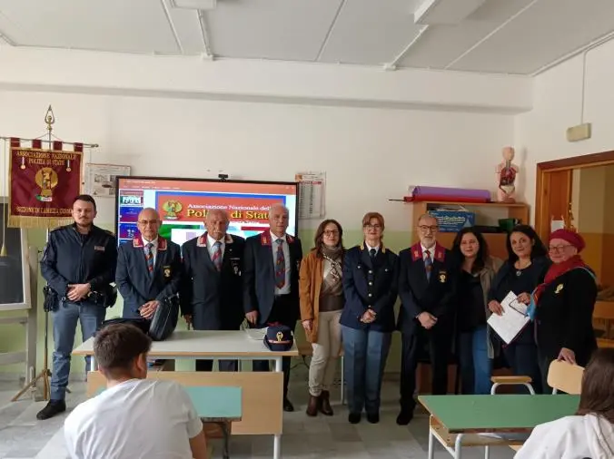 Regole e legalità al centro dell’incontro promosso dalla Polizia di Stato e Anps  con gli alunni del plesso di Pianopoli