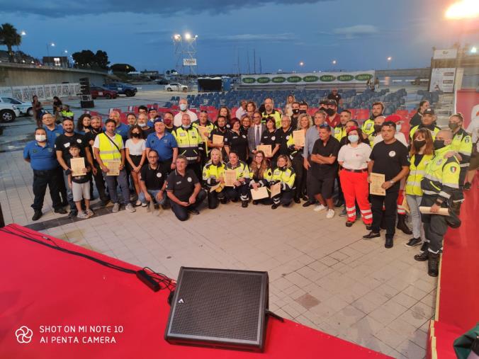 images Coronavirus. Il sindaco Abramo premia i volontari di Protezione civile, aziende e associazioni 