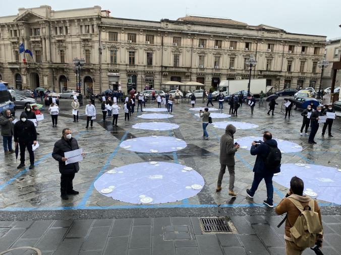 Nuovo Dpcm. A Catanzaro in piazza baristi e ristoratori: “Siamo a terra” (FOTO e VIDEO)