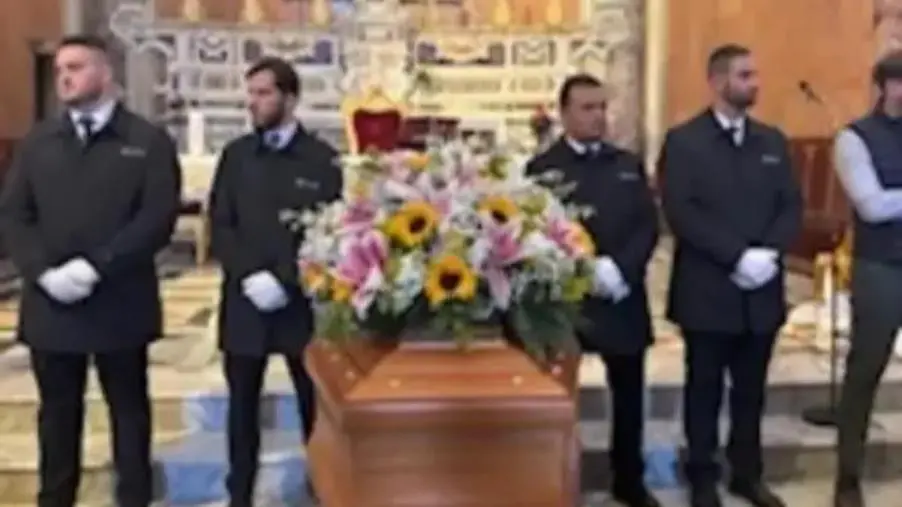 Catanzaro, lacrime e commozione ai funerali della scrittrice Adriana Lopez