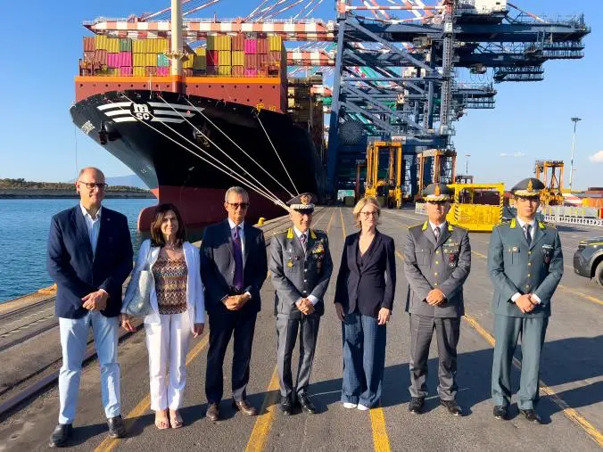 Ieri la visita del sottosegretario Savino al porto di Gioia Tauro