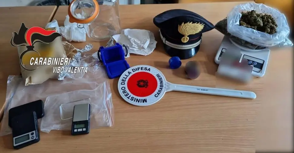 San Calogero, arrestato un uomo per detenzione ai fini di spaccio di sostanze stupefacenti