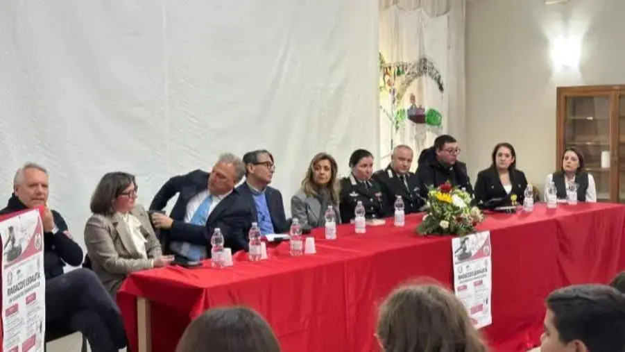 "Il coraggio di Rosa": all'IC di Rocca di Neto la presentazione del libro di Marisa Manzini 