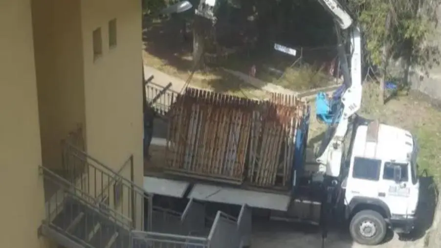 images Taverna, iniziati i lavori sul plesso delle scuole medie 