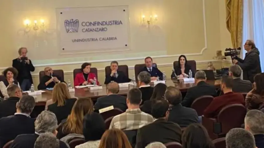 Intelligenza artificiale applicata alla sicurezza sul lavoro: confronto promosso da Unindustria Calabria  
