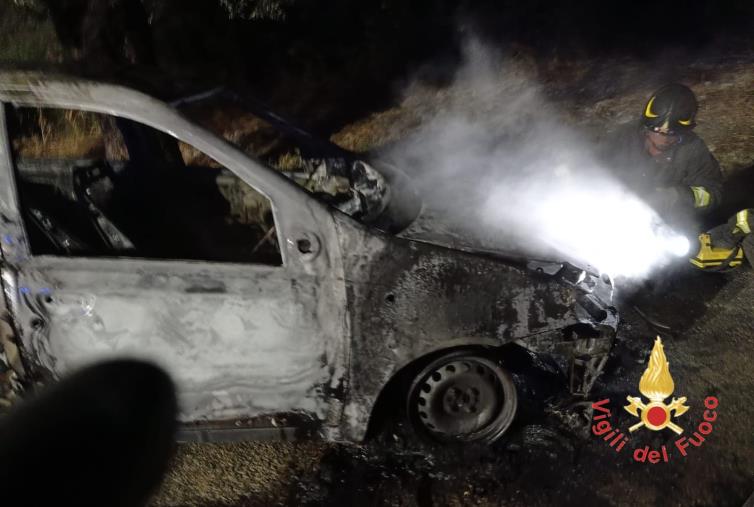 images Auto in fiamme a Santa Caterina sullo Ionio: nessuna ipotesi esclusa