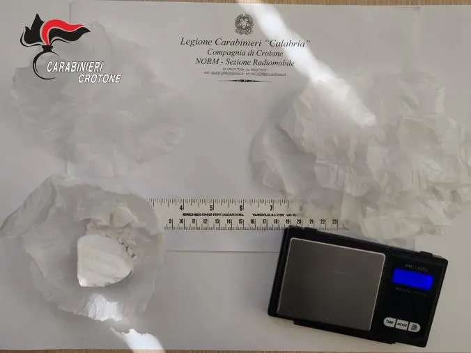 Crotone, arrestato uno spacciatore che operava a casa sua 