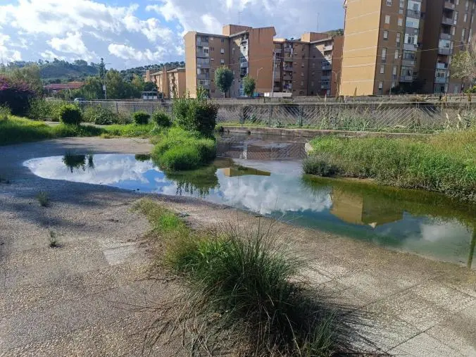 Catanzaro, degrado in via Caduti 16 marzo: Polimeni e Costanzo denunciano fuoriuscita di acque nere