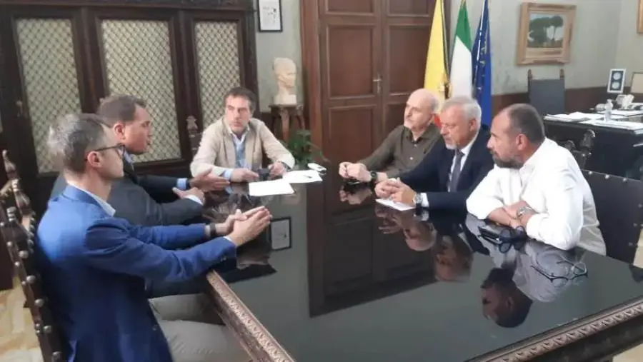 Catanzaro, contrasto ai crimini informatici sui sistemi informativi: il sindaco incontra la Polizia postale