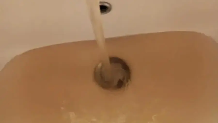 Emergenza acqua nel quartiere Pistoia di Catanzaro: residenti denunciano condizioni insalubri