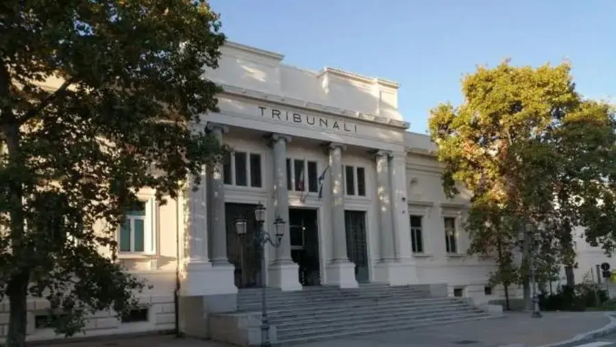 Reggio Calabria, il funzionario ADM arrestato a febbraio ottiene i domiciliari 