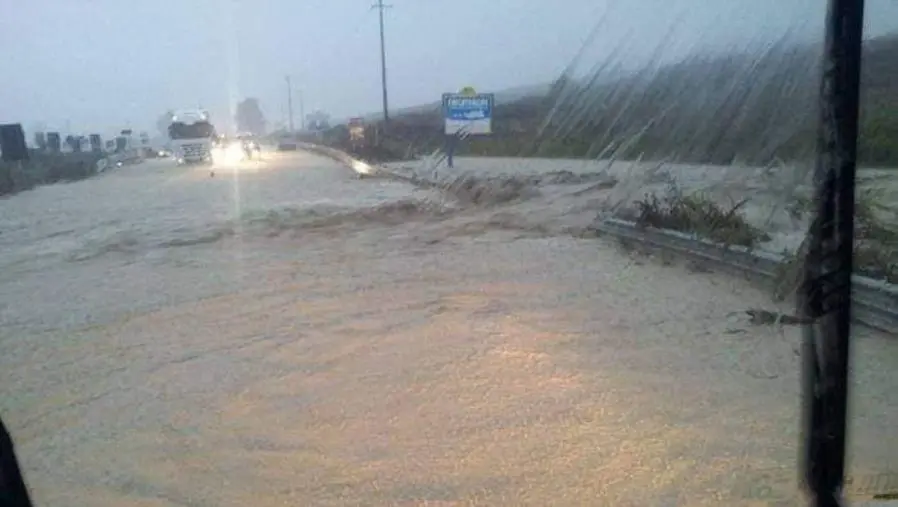 images Maltempo in Calabria, pioggia e allagamenti: in Sila torna a nevicare