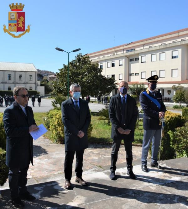 images I 169 anni della Polizia di Stato. A Vibo Valentia controllate 95.580 persone e 51.700 veicoli 