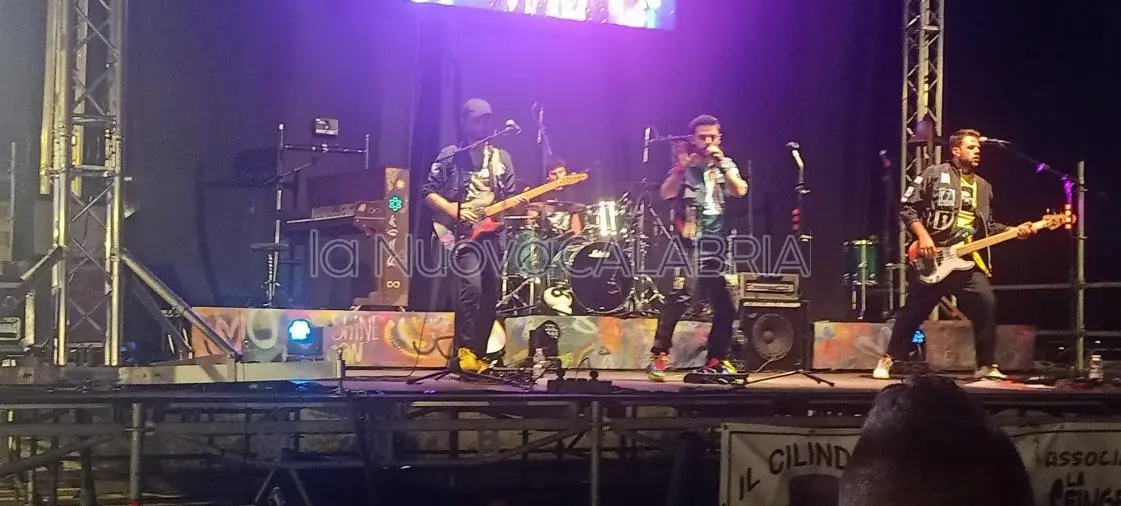 “Sapore di Mare”, i Liveplay tributano i Coldplay al porto di Catanzaro: è emozione sotto le stelle