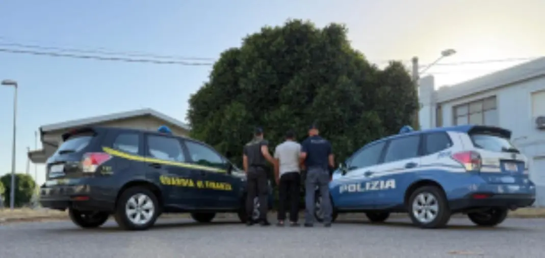 Crotone, sbarco del 22 luglio, polizia e Finanza arrestano lo scafista