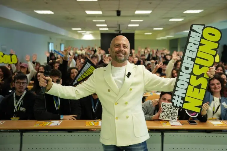 images #NONCIFEEMANESSUNO: il tour motivazionale di Luca Abete che dà voce al disagio giovanile