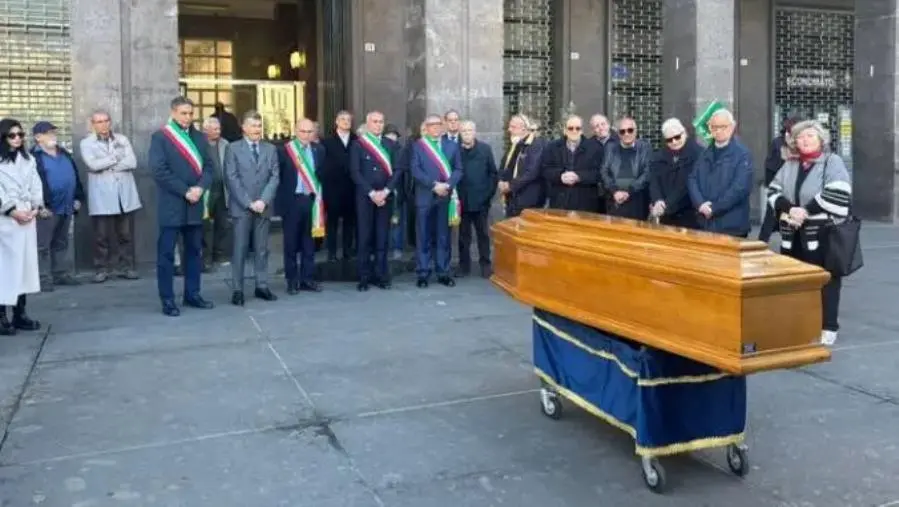 Cosenza, celebrati i funerali dell’ex sindaco Pino Iacino