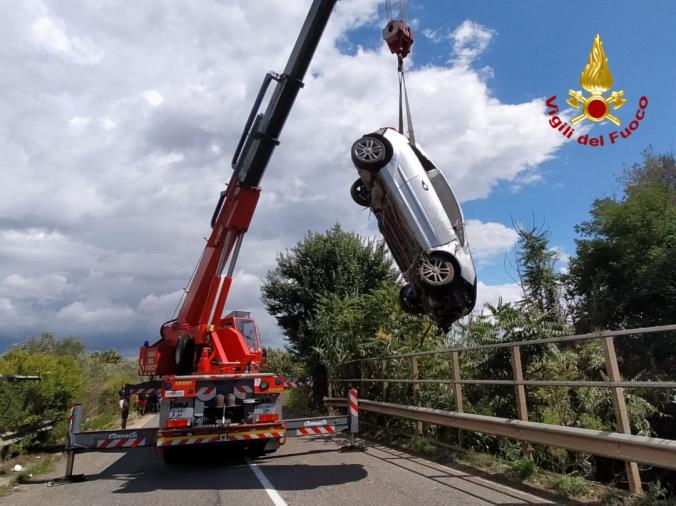 images Incidente a Lamezia Terme, auto esce fuori strada e il giovane conducente perde la vita