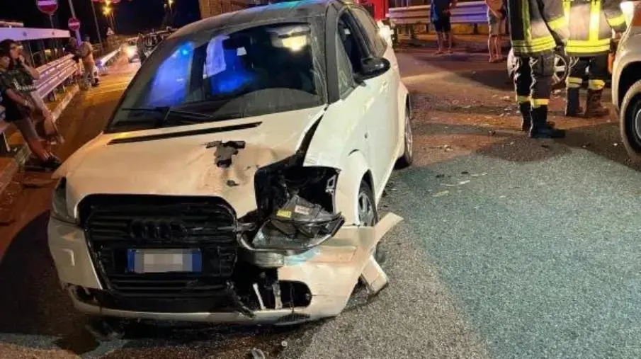 images Incidente a Simeri Mare, coinvolte due auto: 3 feriti