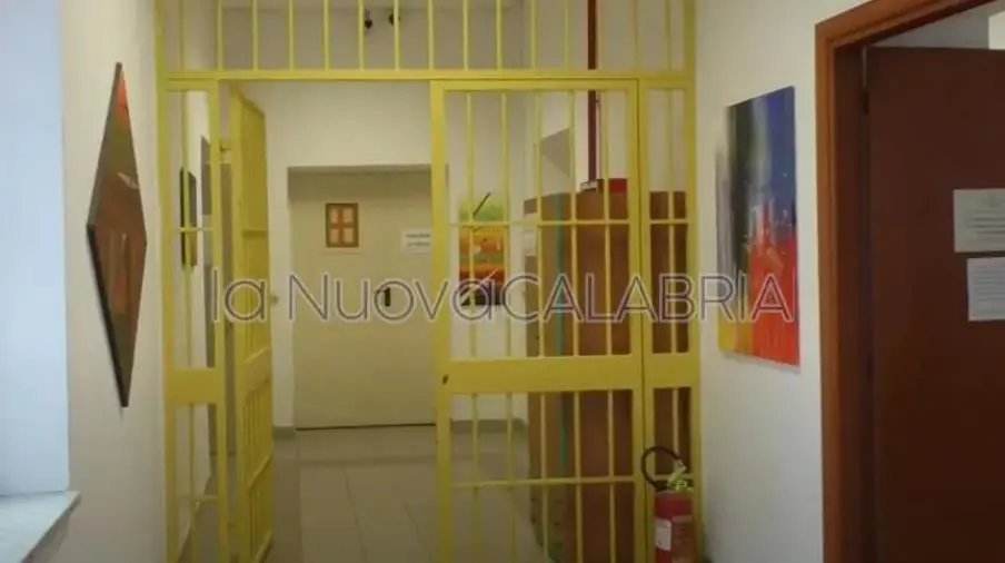 Cellulari e droga trovati nel carcere Minorile di Catanzaro