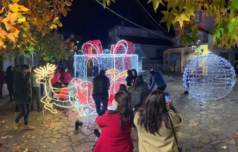 images Prove di normalità ad Amaroni: si accendono le luminarie di Natale (VIDEO)