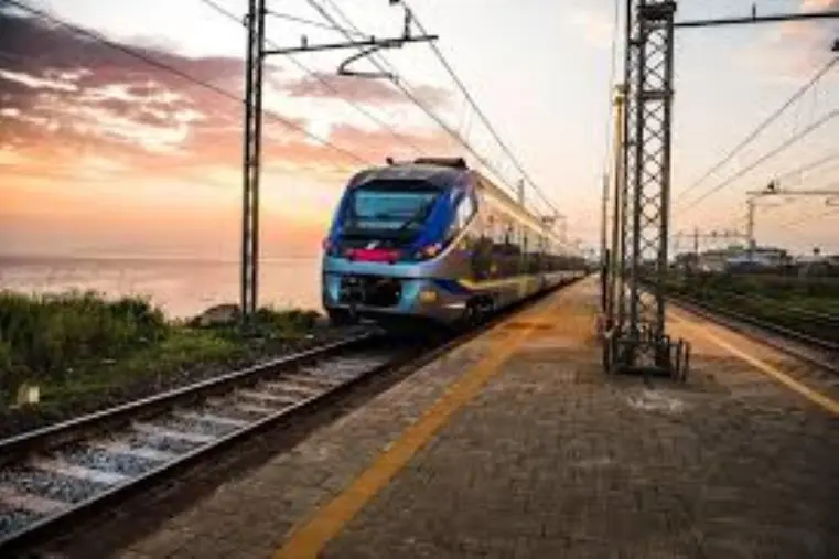 images Regionale Calabria, 4 nuovi collegamenti serali di Trenitalia lungo la Costa degli Dei