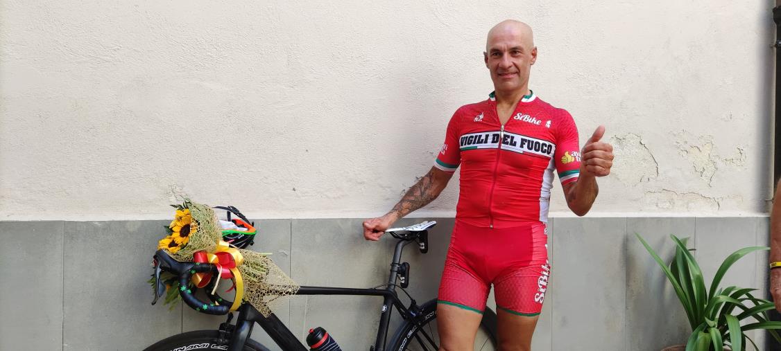 images Da Perugia a San Marco Argentano in bici in 24 ore, l'impresa di un ciclista speciale