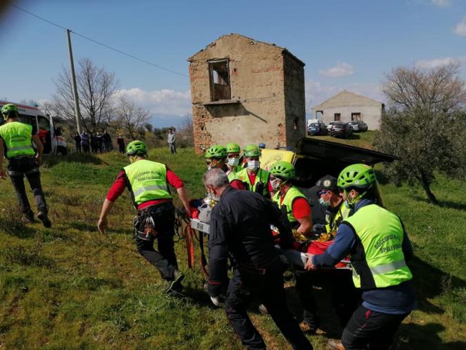 images Ritrovato dal Soccorso Alpino della Guardia di Finanza l'anziano disperso da ieri a Santa Sofia D'Epiro