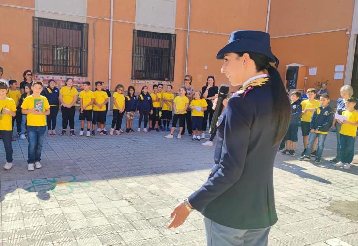 images Educazione alla legalità, la Polizia consegna nelle scuole “Il mio diario” 