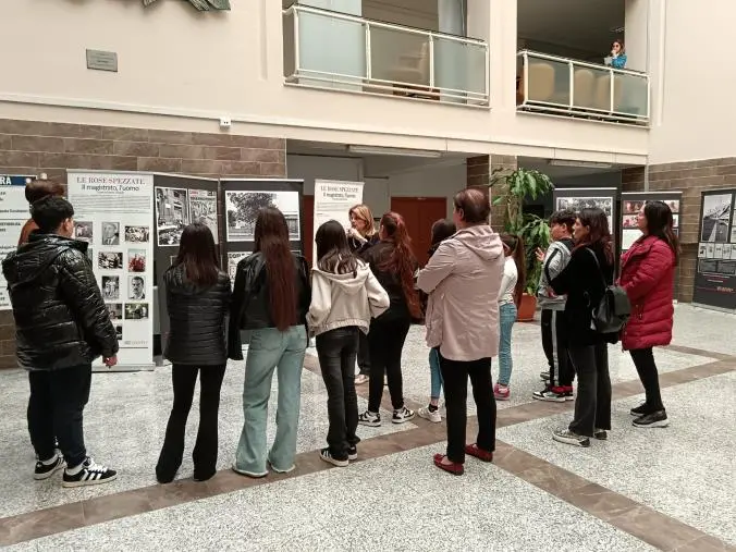 Gli studenti del Comprensivo “Gatti Manzoni Augruso” di Lamezia in tribunale per ricordare gli “invisibili” 