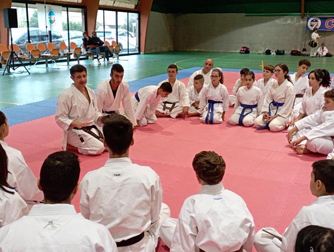 images Girifalco, successo per lo stage di karate del Csen: centinaia di atleti da tutta la regione