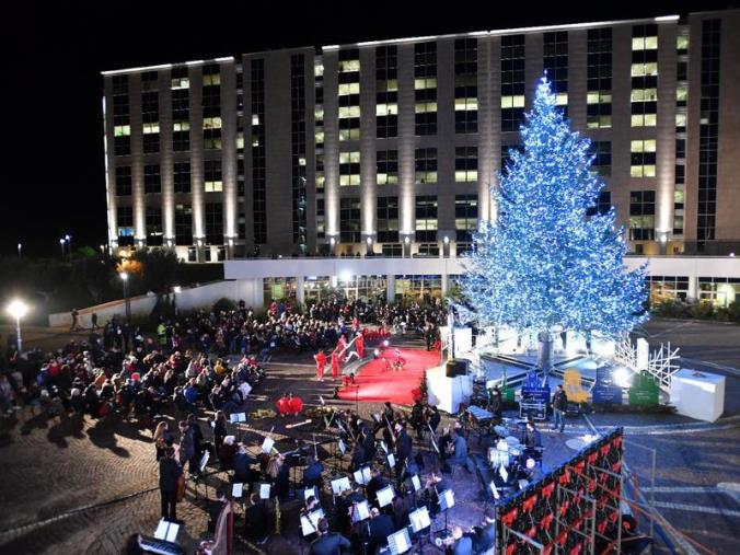 images L'albero di Natale illumina la Cittadella: grande partecipazione per la cerimonia di accensione