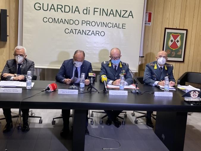 images 'Ndrangheta e appalti, operazione "Coccodrillo". Gratteri: "Imprenditori riuscivano a mimetizzarsi a seconda dell'interlocutore"