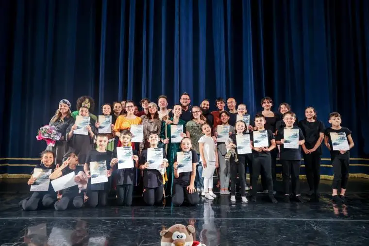 images Tiriolo, gli allievi della Scuola di Teatro “Enzo Corea” presentano il saggio finale 'Oltremare'